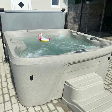 Toparti Apartmanhaz * Balatonszarszo