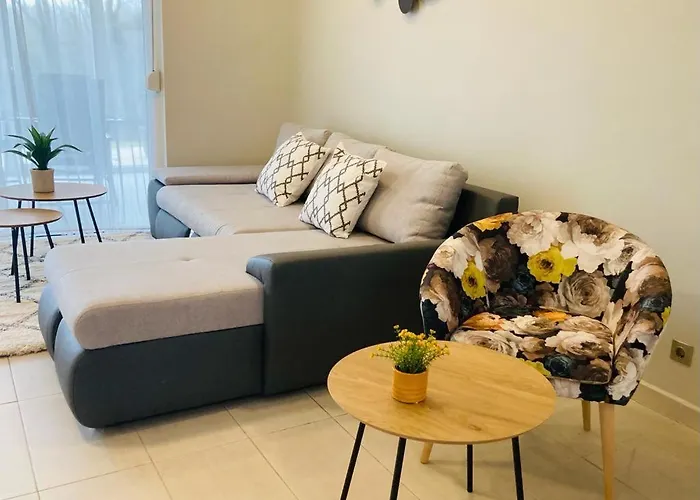 Toparti Apartmanhaz * بالاتونسزارسكو