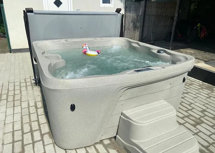 Toparti Apartmanhaz * بالاتونسزارسكو